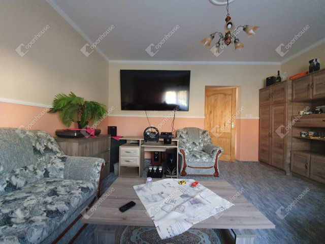 Eladó családi ház, Abában 60 M Ft, 3 szobás