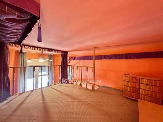 Eladó téglalakás, Budapesten, VI. kerületben 82.9 M Ft, 3 szobás