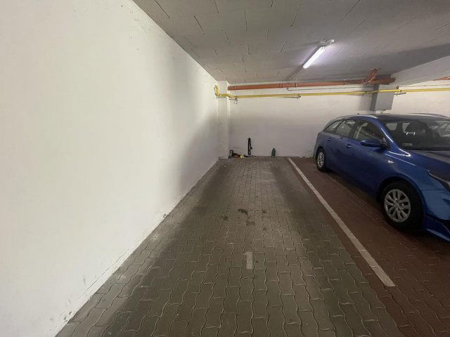 Eladó garázs, Budapesten, IV. kerületben 9 M Ft