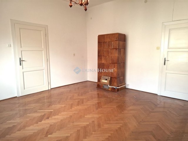 Eladó téglalakás, Szombathelyen 38 M Ft, 2 szobás