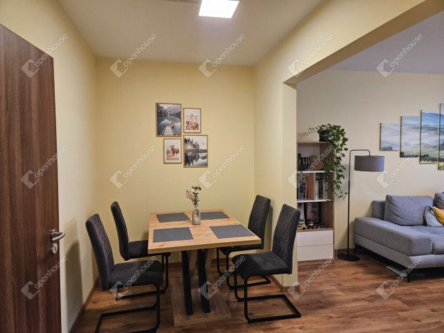 Eladó panellakás, Mosonmagyaróváron 49.9 M Ft, 2 szobás