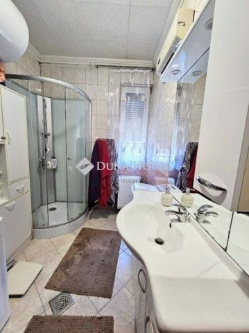 Eladó sorház, Szigetszentmiklóson 89.9 M Ft, 5 szobás