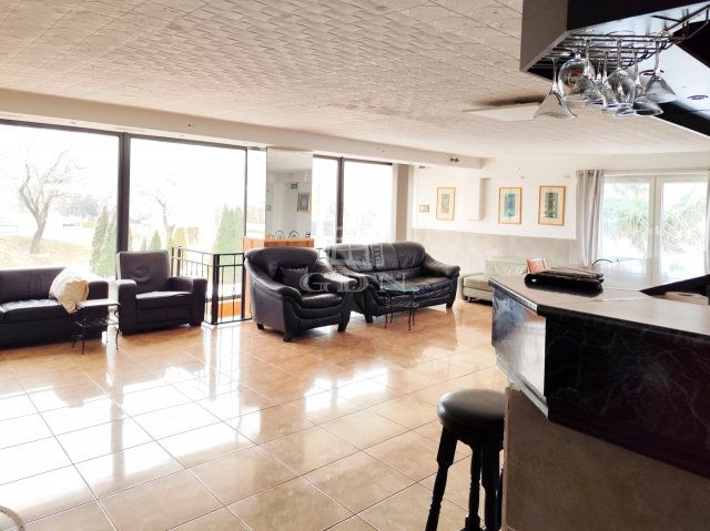 Eladó családi ház, Balatonfüreden 295 M Ft, 6 szobás