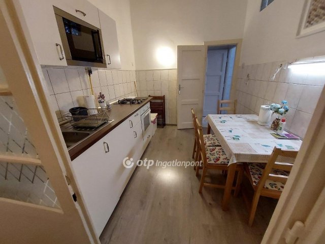 Eladó téglalakás, Budapesten, V. kerületben 84 M Ft, 2 szobás