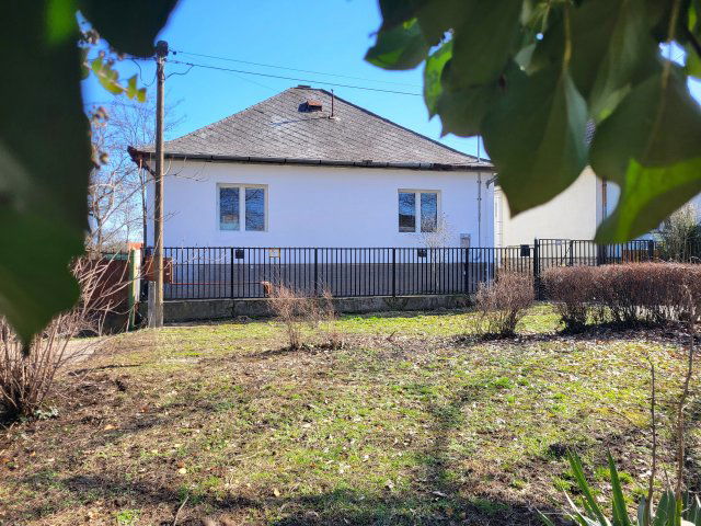 Eladó családi ház, Lőrinciben 42 M Ft, 3 szobás