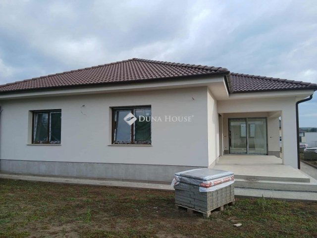 Eladó családi ház, Debrecenben 208 M Ft, 4 szobás