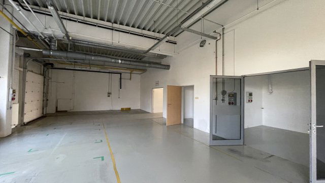 Kiadó telek, Győrött 3000 E Ft / hó, 7 szobás