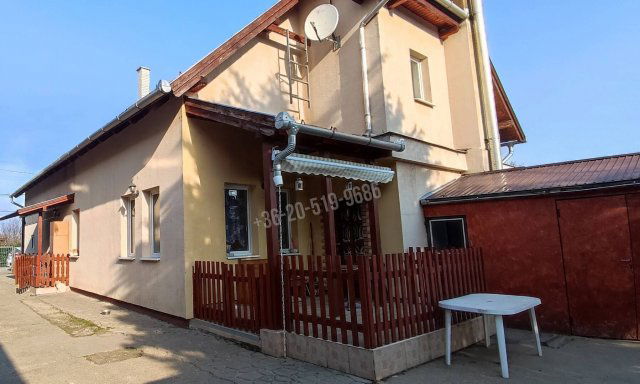 Eladó családi ház, Martonvásáron 119.9 M Ft, 4+5 szobás