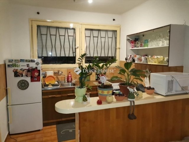 Eladó téglalakás, Pécsett 67.9 M Ft, 3 szobás