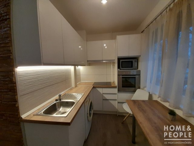 Eladó téglalakás, Szegeden 54 M Ft, 2 szobás