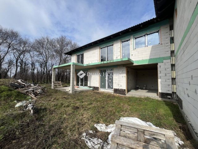 Eladó ikerház, Kakucson 105 M Ft, 4 szobás / költözzbe.hu