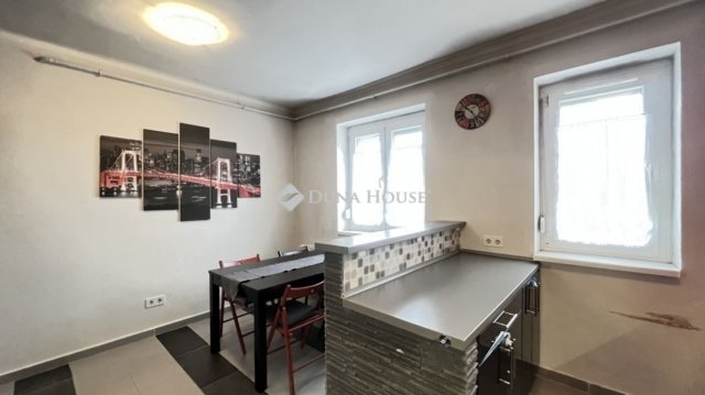 Eladó téglalakás, Egerben 70.5 M Ft, 2+1 szobás