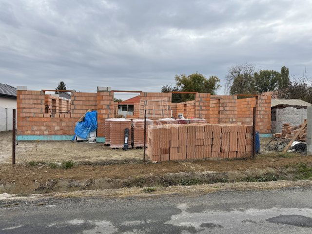 Eladó ikerház, Sülysápon 65 M Ft, 4 szobás