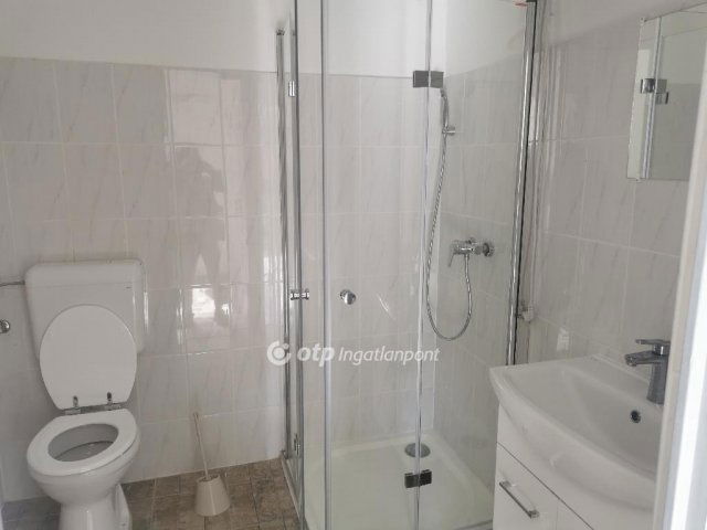 Eladó családi ház, Majosházán 95 M Ft, 2 szobás