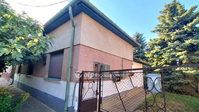 Eladó családi ház, Kisújszálláson 16 M Ft, 3 szobás