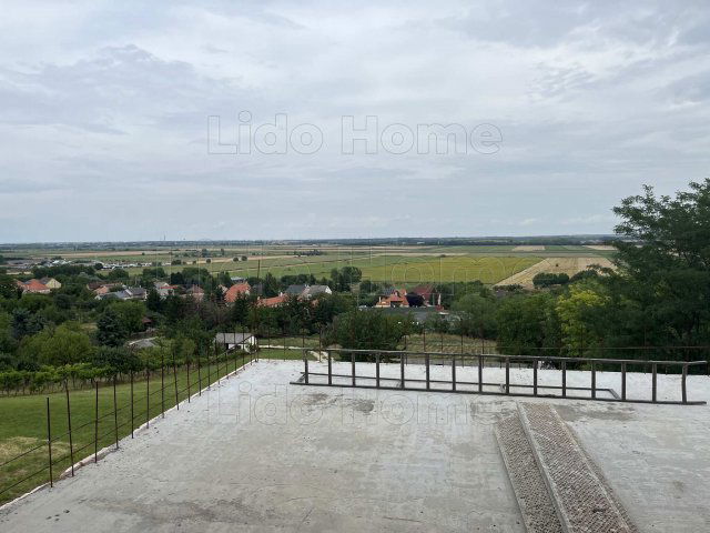 Eladó ikerház, Győrújbaráton 235 M Ft, 5 szobás