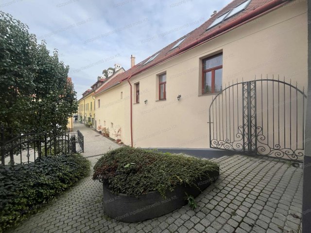 Eladó téglalakás, Tatán 219.9 M Ft, 4 szobás