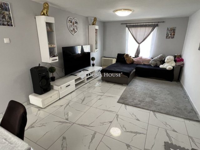 Eladó családi ház, Ercsiben 38 M Ft, 2 szobás