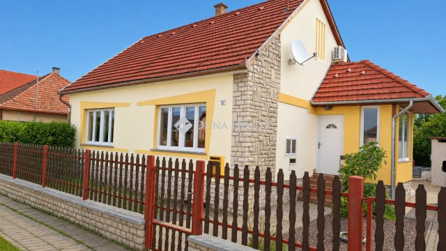Eladó családi ház, Dombóváron, Mikes Kelemen utcában 55 M Ft