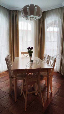 Eladó családi ház, Nagykovácsiban 219 M Ft, 4 szobás