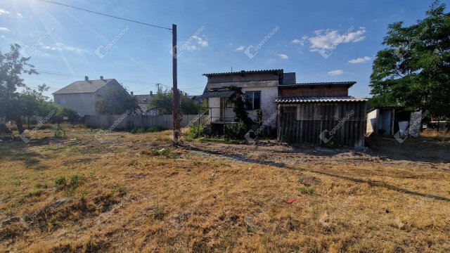 Eladó családi ház, Kisbéren 11.9 M Ft, 1 szobás