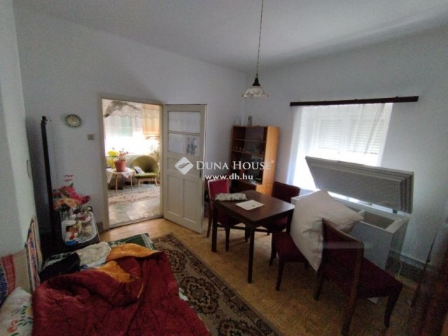 Eladó családi ház, Neszmélyen 29.99 M Ft, 2 szobás