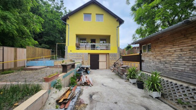 Eladó családi ház, Szigetszentmiklóson 75 M Ft, 4+1 szobás