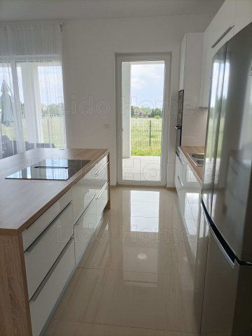 Eladó családi ház, Balatongyörökön 222.2 M Ft, 14 szobás