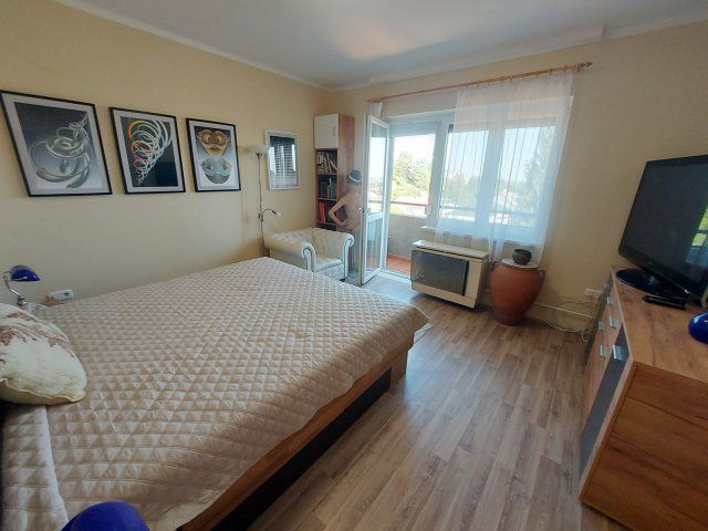 Kiadó téglalakás, albérlet, Pécsett, Bárány úton, 3 szobás