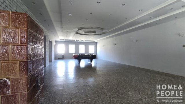 Eladó családi ház, Szegeden 180 M Ft, 6 szobás