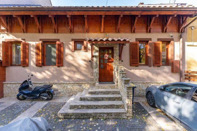 Eladó sorház, Budapesten, XIV. kerületben 279.9 M Ft, 6 szobás