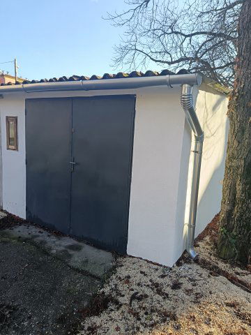 Eladó garázs, Pécsett, Rippl Rónai utcában 7.2 M Ft