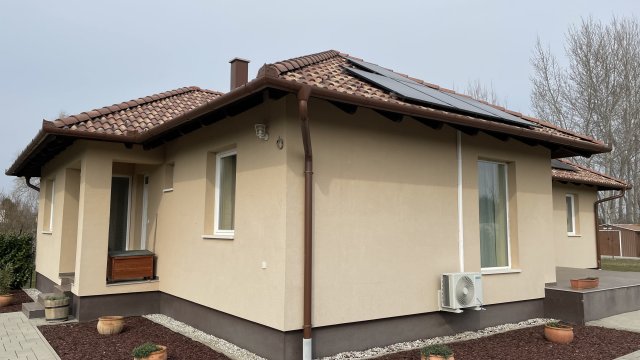 Eladó családi ház, Vámosszabadin 139.9 M Ft, 5 szobás