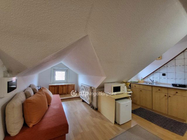 Eladó téglalakás, Hévízen 99 M Ft, 6 szobás