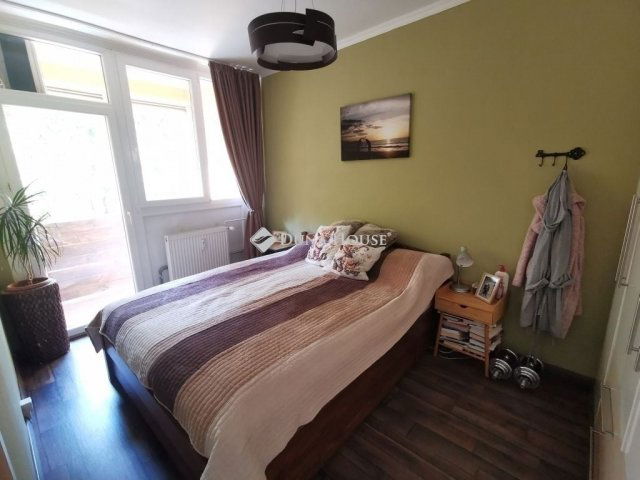 Eladó panellakás, Szegeden 74 M Ft, 2+2 szobás