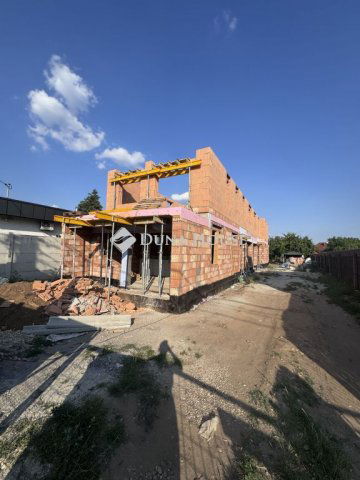 Eladó ikerház, Vecsésen 110 M Ft, 4 szobás