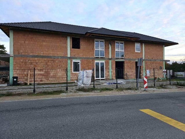 Eladó téglalakás, Győrött 89.9 M Ft, 5 szobás