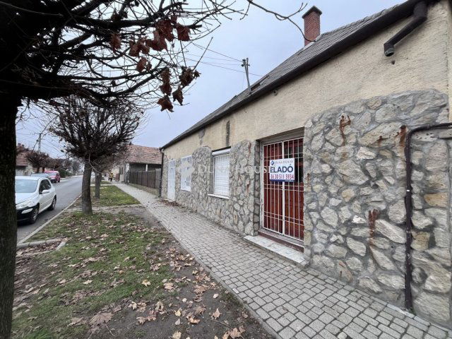 Eladó üzlethelyiség, Ercsiben, Fő utcában 6.8 M Ft