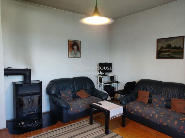 Eladó családi ház, Dunabogdányban 170 M Ft, 6+3 szobás