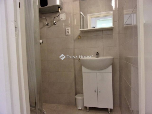 Kiadó téglalakás, albérlet, Kecskeméten 100 E Ft / hó