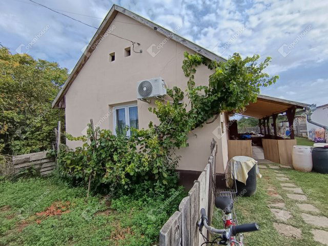Eladó családi ház, Segesden 14.9 M Ft, 2 szobás