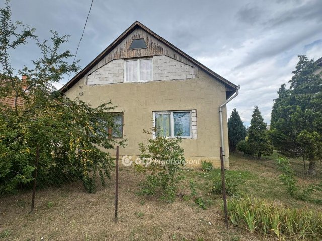 Eladó családi ház, Tiszafüreden 37 M Ft, 4 szobás
