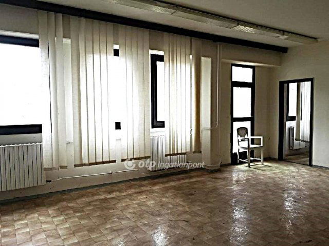 Eladó ipari ingatlan, Kunszentmártonban 229.9 M Ft