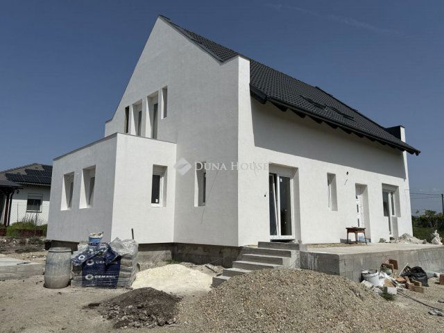 Eladó családi ház, Érden 122 M Ft, 6 szobás
