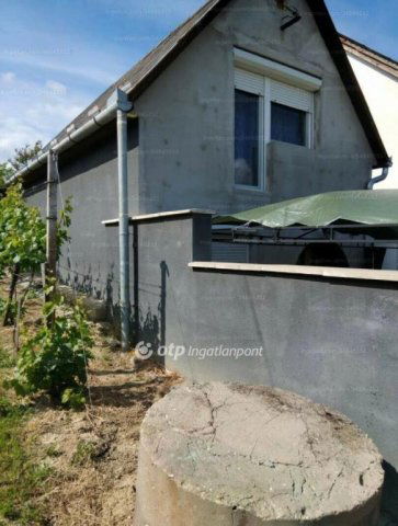 Eladó nyaraló, Lánycsókon 12 M Ft, 1 szobás