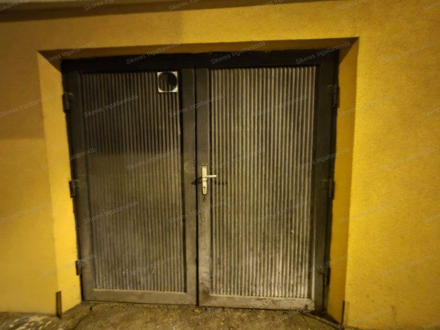 Eladó garázs, Tatabányán 9.2 M Ft, 1 szobás