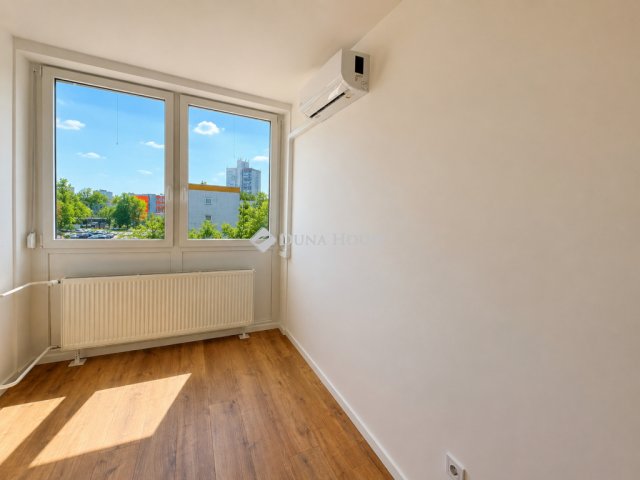 Eladó panellakás, Pécsett 54.9 M Ft, 2 szobás