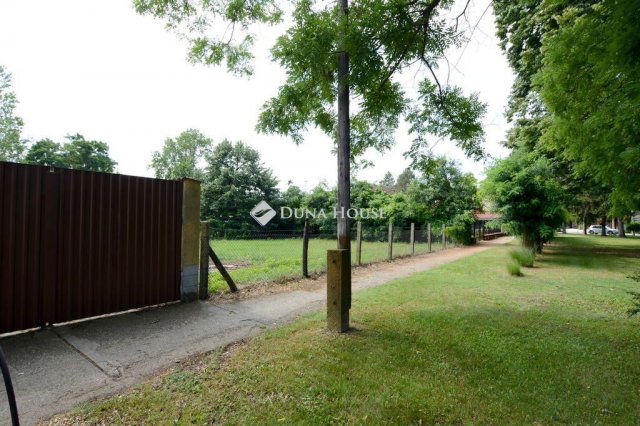 Eladó üzlethelyiség, Ladánybenén 49.9 M Ft