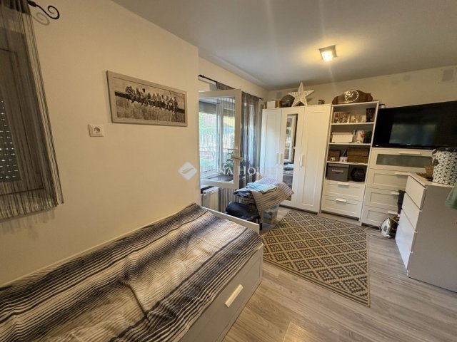 Eladó családi ház, Pécsett 97.9 M Ft, 7 szobás