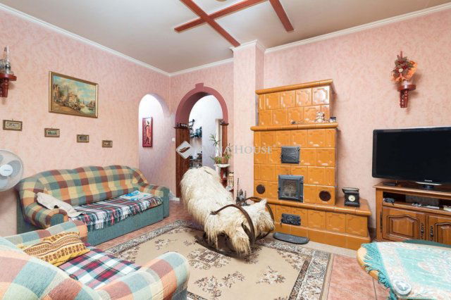 Eladó családi ház, Pápán 45.8 M Ft, 4 szobás